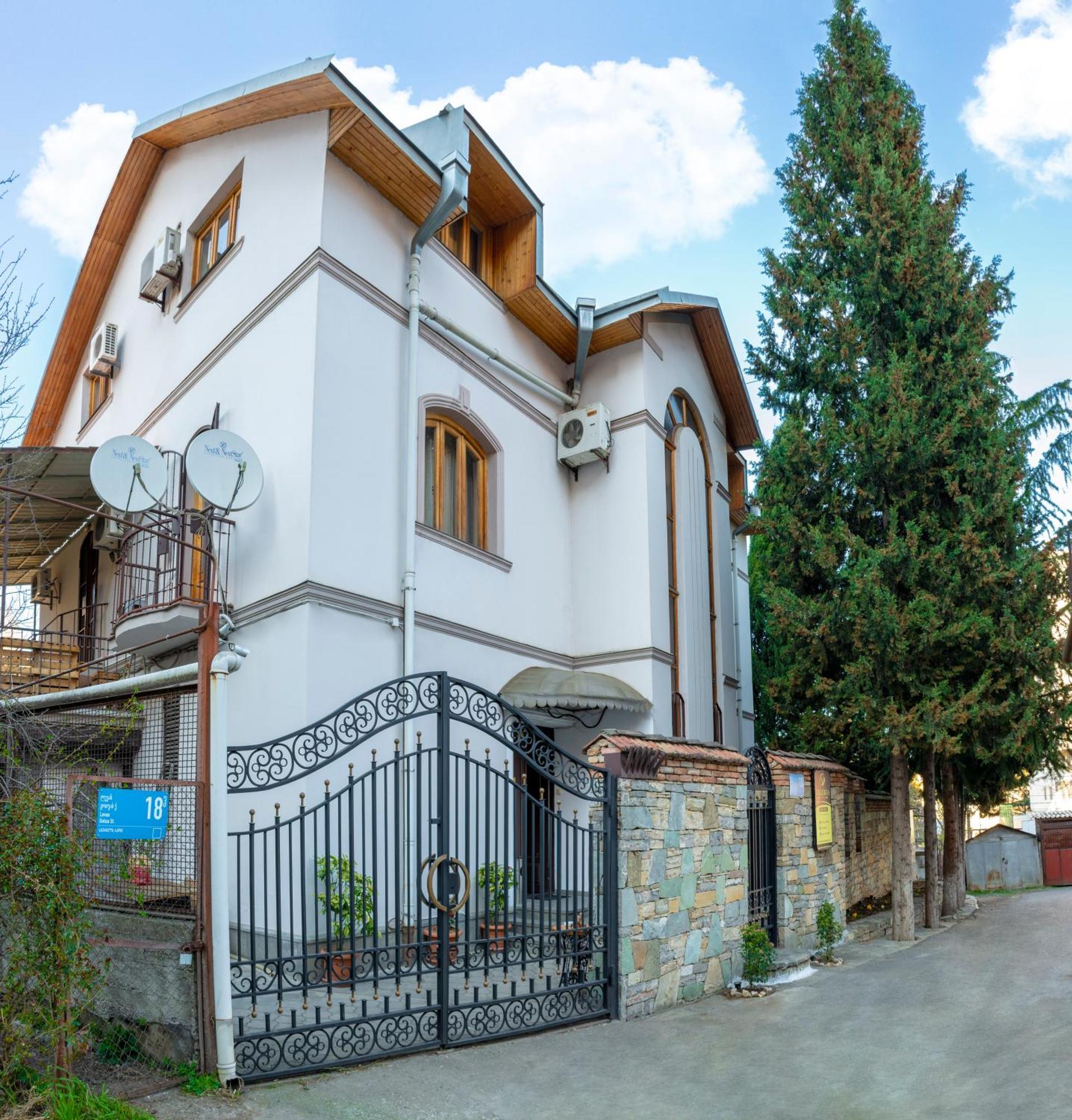 Venesa Hostel Tbilisi Exterior photo